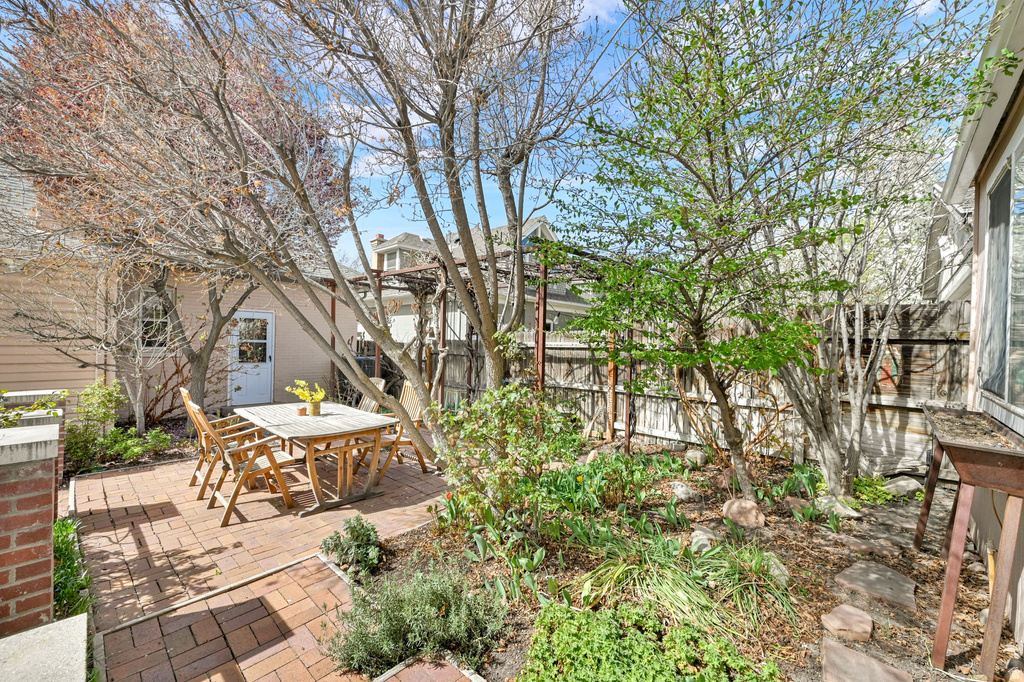 943 S MCCLELLAND ST Salt Lake City, UT 84105