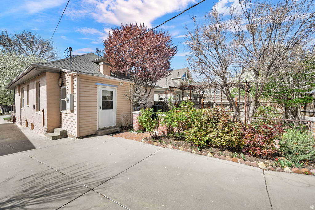 943 S MCCLELLAND ST Salt Lake City, UT 84105