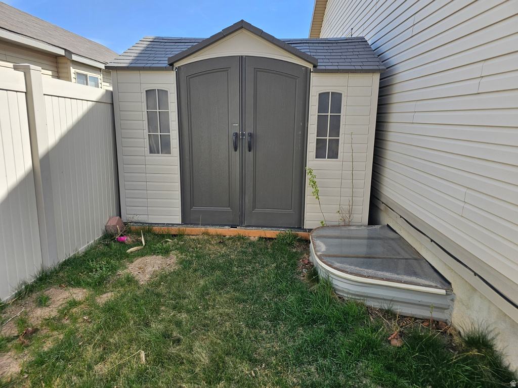 6516 S APPLE CREEK CT Salt Lake City, UT 84118