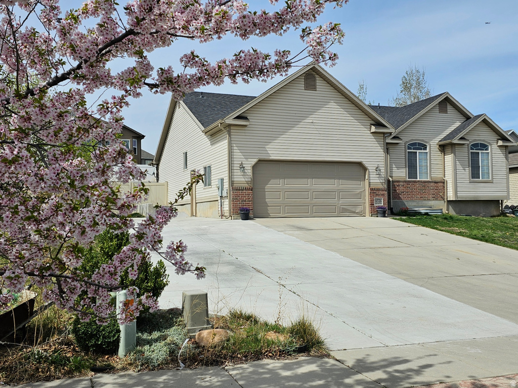 6516 S APPLE CREEK CT Salt Lake City, UT 84118