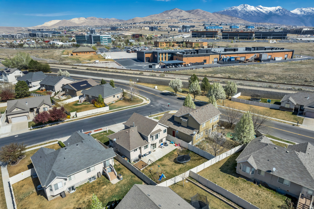 2389 W 2350 N Lehi, UT 84043