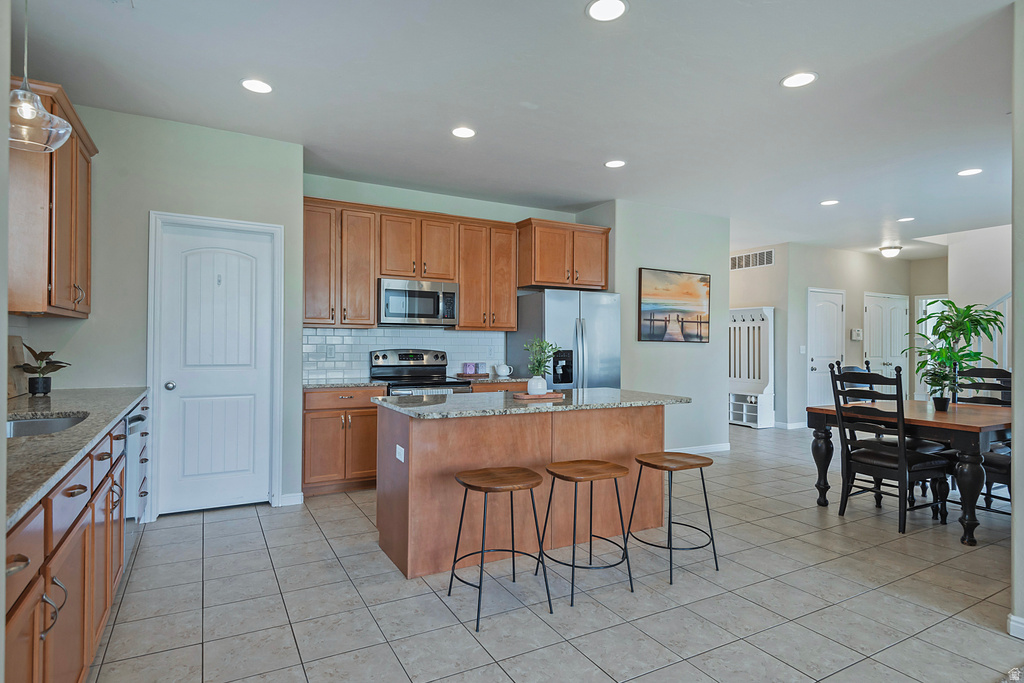 951 N AMBERLY DR North Salt Lake, UT 84054