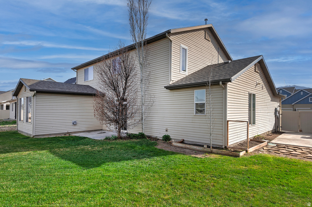 951 N AMBERLY DR North Salt Lake, UT 84054