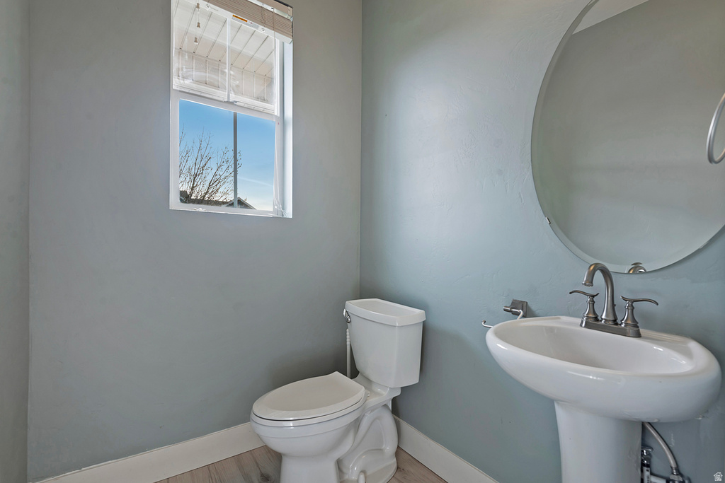 951 N AMBERLY DR North Salt Lake, UT 84054