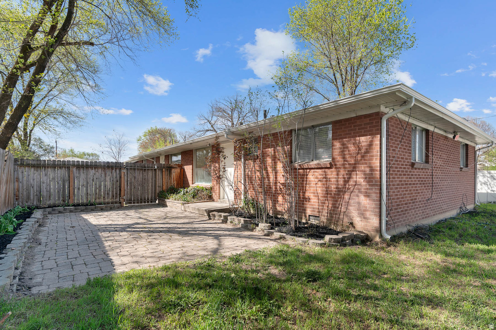 1225 E ZENITH AVE Salt Lake City, UT 84106