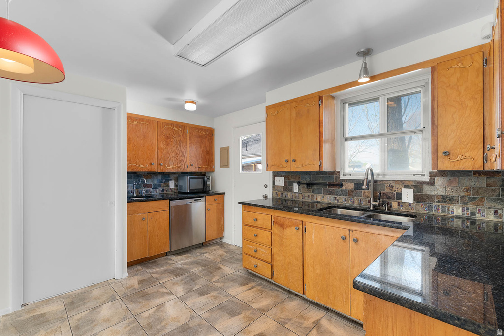 1225 E ZENITH AVE Salt Lake City, UT 84106