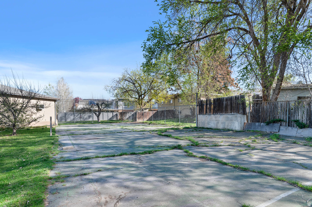 3215 S 2100 ST Millcreek, UT 84109