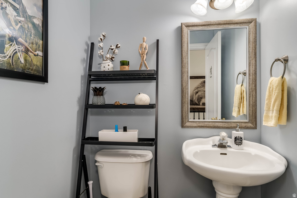 1934 N HORSEMAN CIR Layton, UT 84040