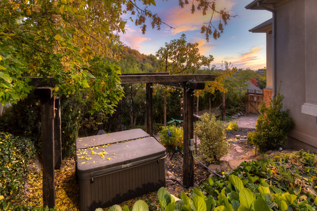 1934 N HORSEMAN CIR Layton, UT 84040