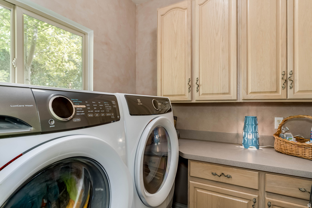 1934 N HORSEMAN CIR Layton, UT 84040