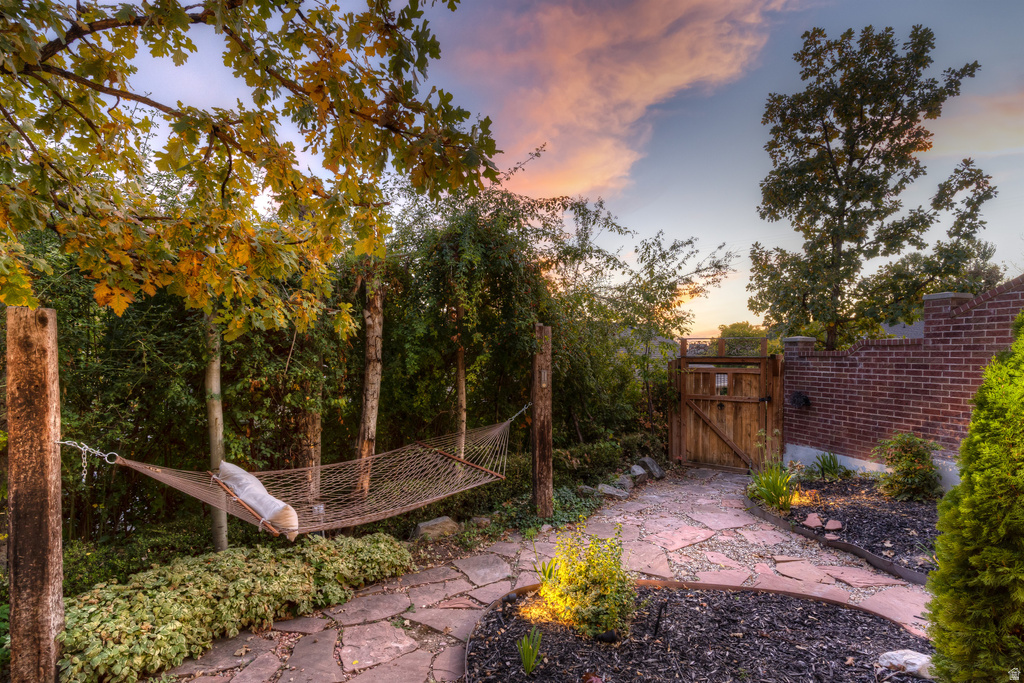 1934 N HORSEMAN CIR Layton, UT 84040