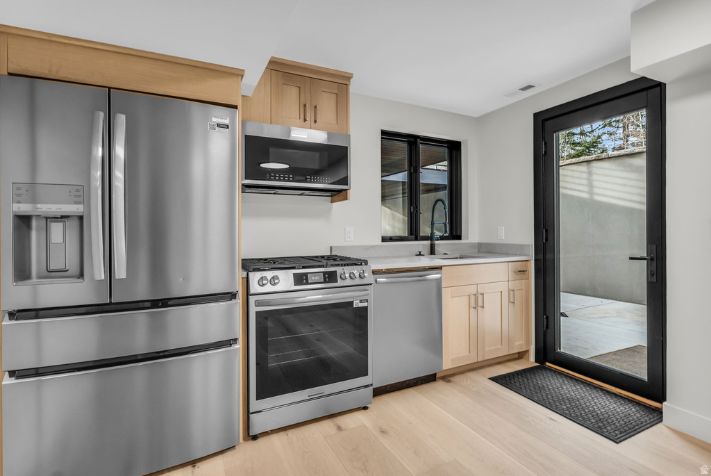 7775 N PINEBROOK RD Park City, UT 84098