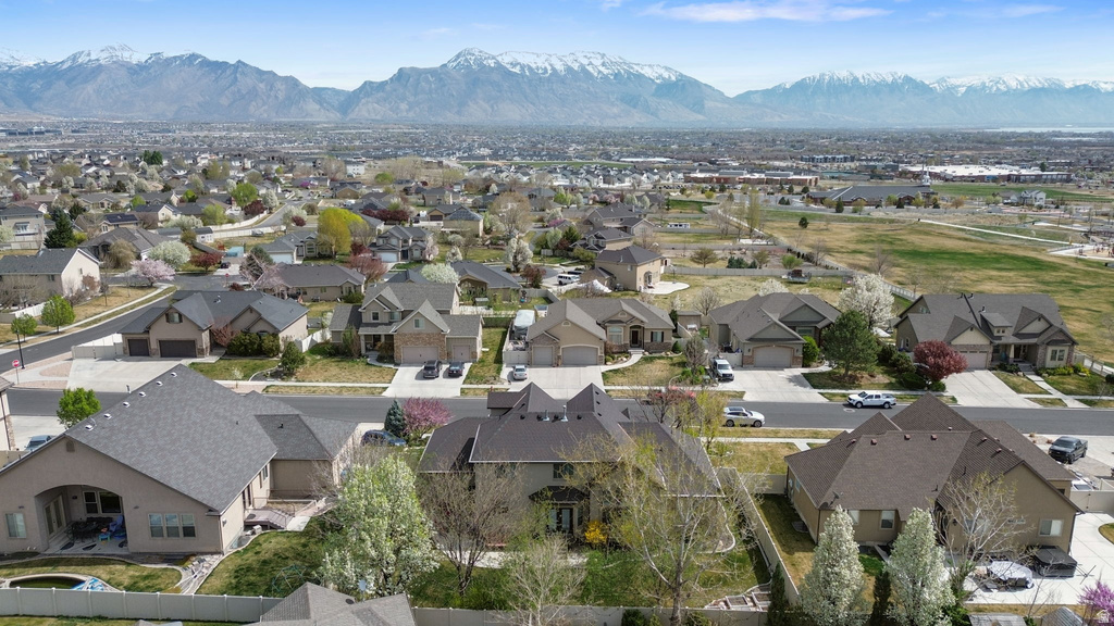 1733 N LYNDI LN Saratoga Springs, UT 84045