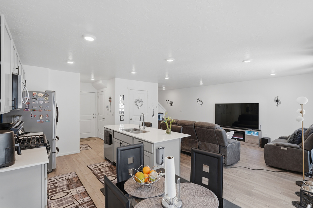 3801 S BALD KNOLL DR #1460 Magna, UT 84044