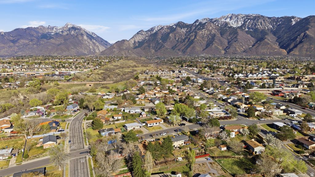 10517 S LARKSPUR DR Sandy, UT 84094