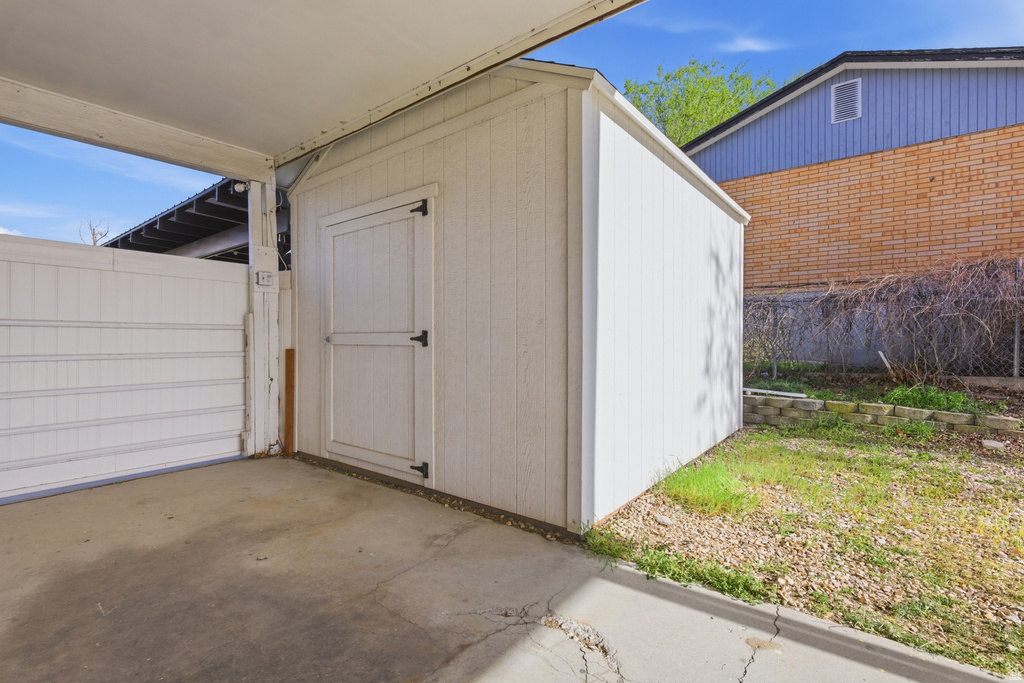 10517 S LARKSPUR DR Sandy, UT 84094