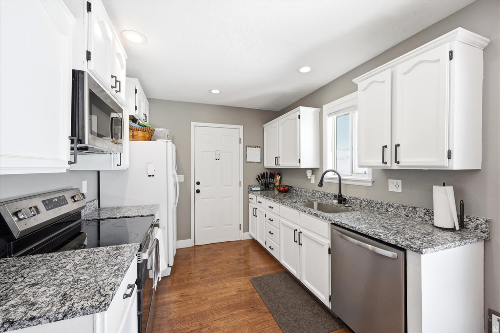 6831 S FOX RIDGE WAY West Jordan, UT 84081