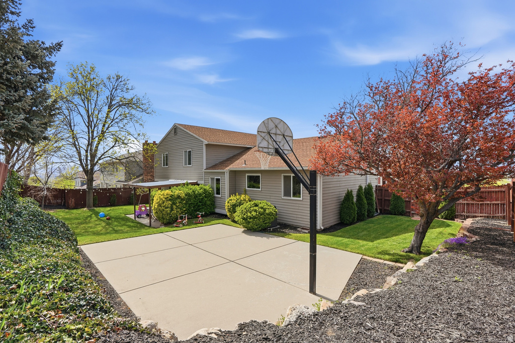 11865 S MAPLE RIDGE RD Sandy, UT 84094