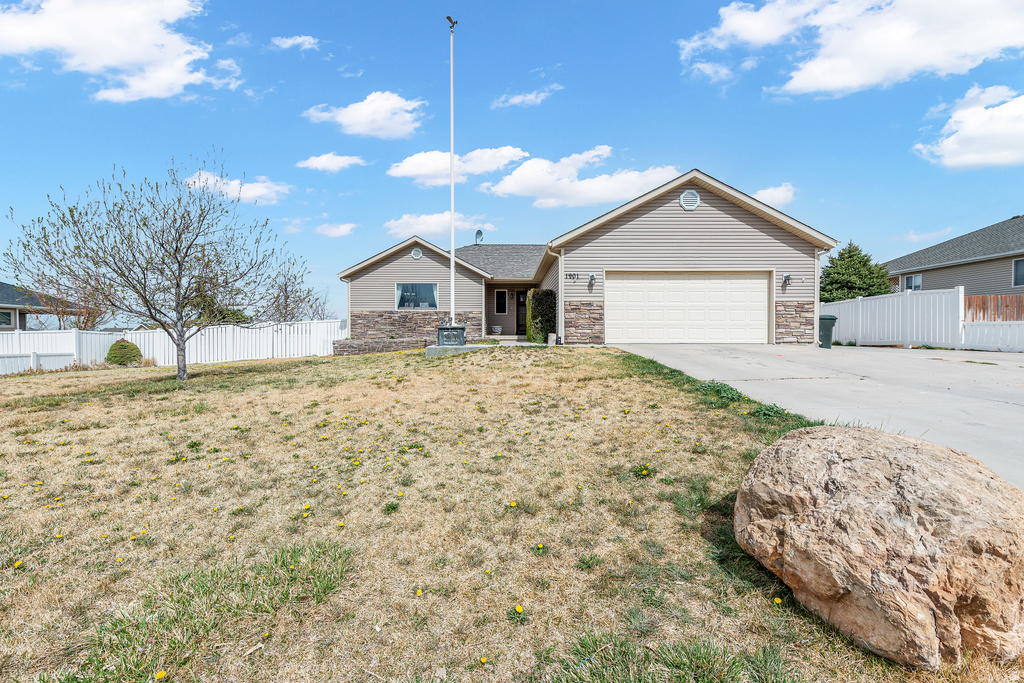 1901 SADDLEBACK DR Enoch, UT 84721
