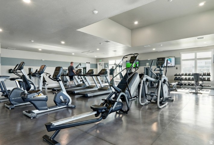 2353 W THOMAS CT Syracuse, UT 84075