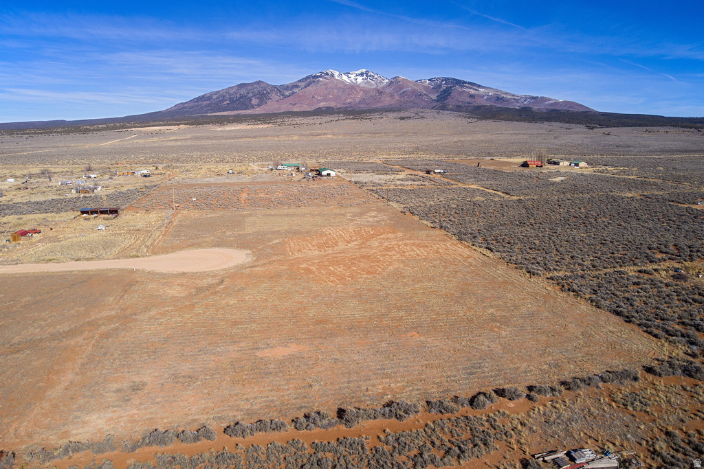 112 E MADDISON AVE La Sal, UT 84530