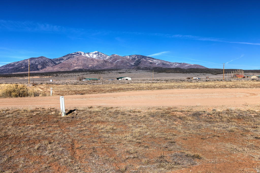 112 E MADDISON AVE La Sal, UT 84530