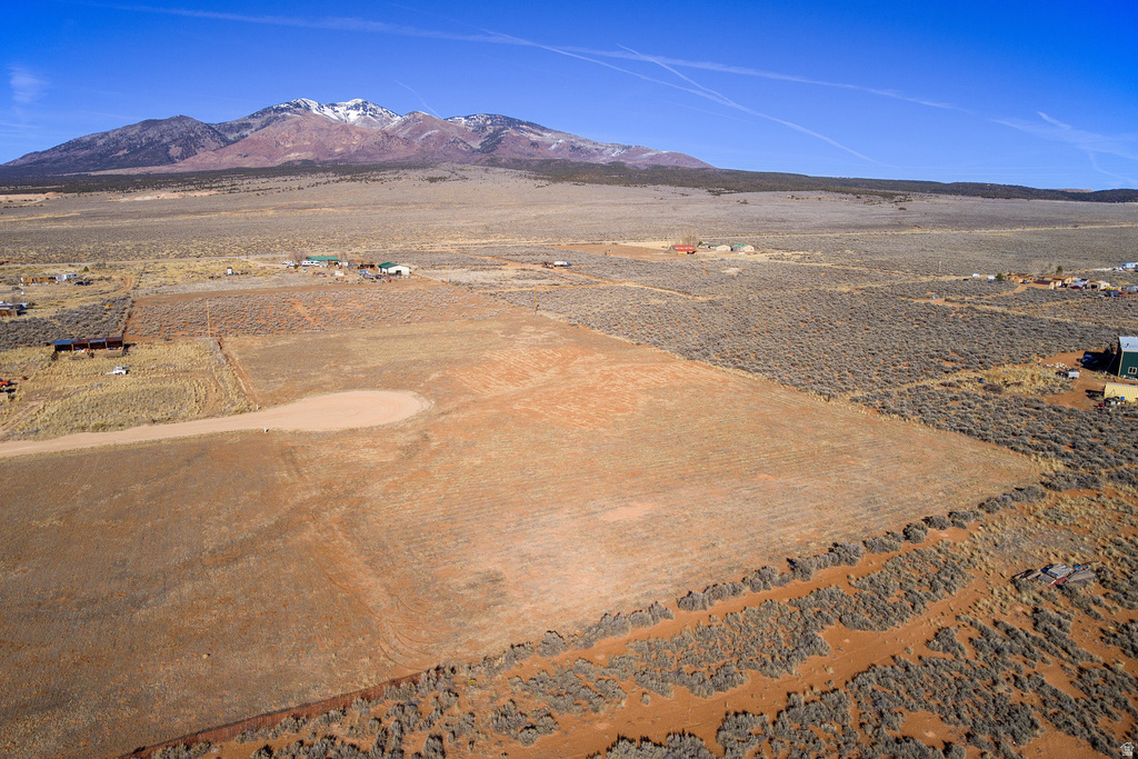 112 E MADDISON AVE La Sal, UT 84530