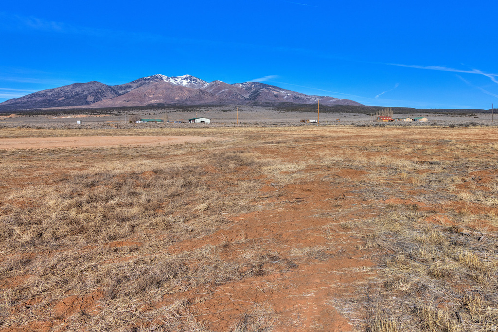 112 E MADDISON AVE La Sal, UT 84530