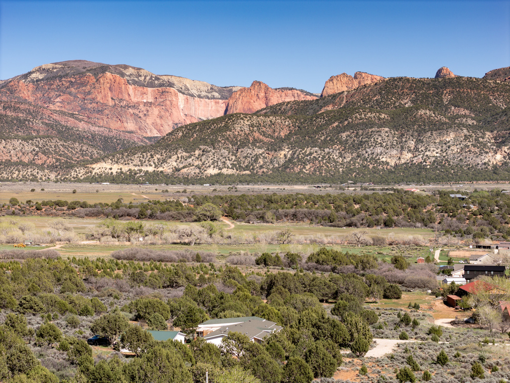1438 S 2300 E New Harmony, UT 84757