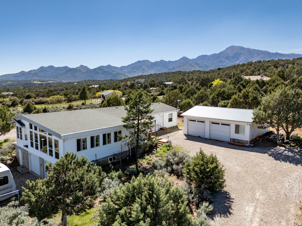 1438 S 2300 E New Harmony, UT 84757