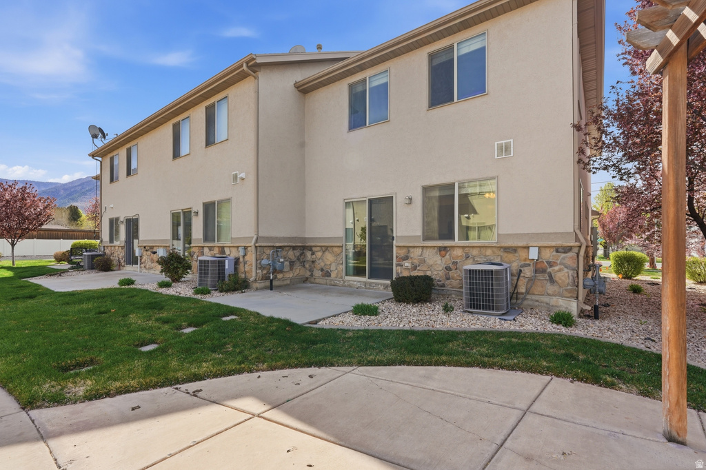 1068 E 16TH ST Ogden, UT 84404