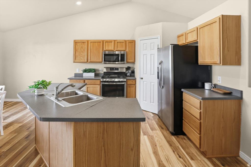 2512 N JONATHAN PL Saratoga Springs, UT 84045