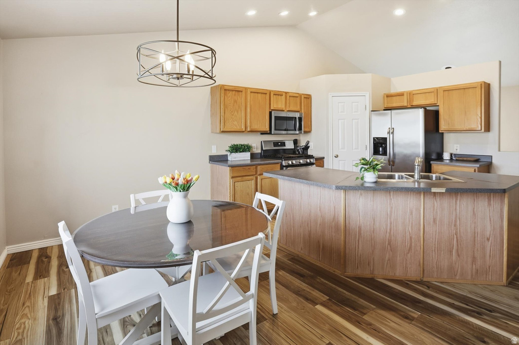 2512 N JONATHAN PL Saratoga Springs, UT 84045