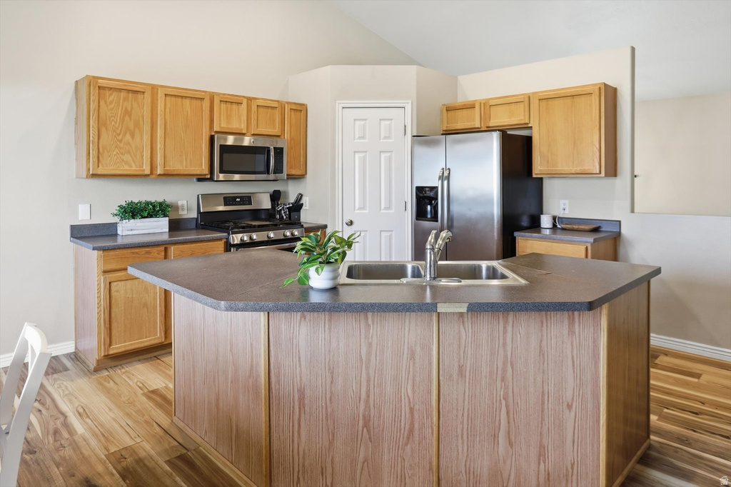 2512 N JONATHAN PL Saratoga Springs, UT 84045