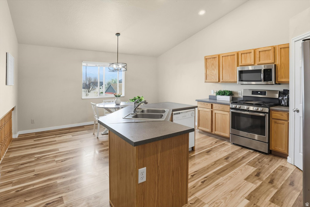 2512 N JONATHAN PL Saratoga Springs, UT 84045