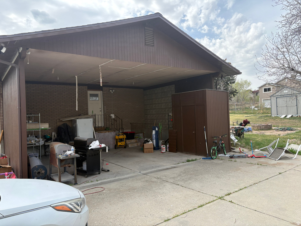 5650 S JORDAN CANAL RD Taylorsville, UT 84129