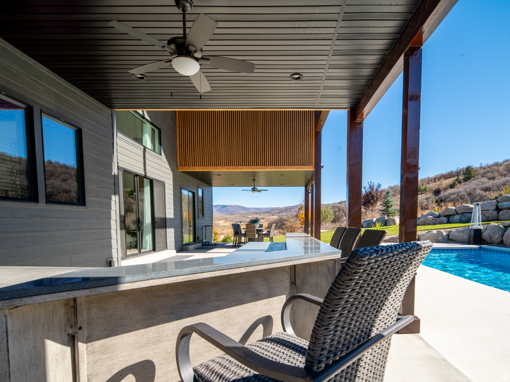 6861 E SUMMIT PEAK CIR Huntsville, UT 84317