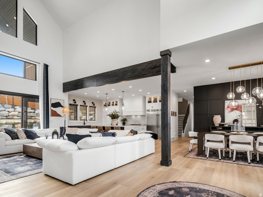 6861 E SUMMIT PEAK CIR Huntsville, UT 84317