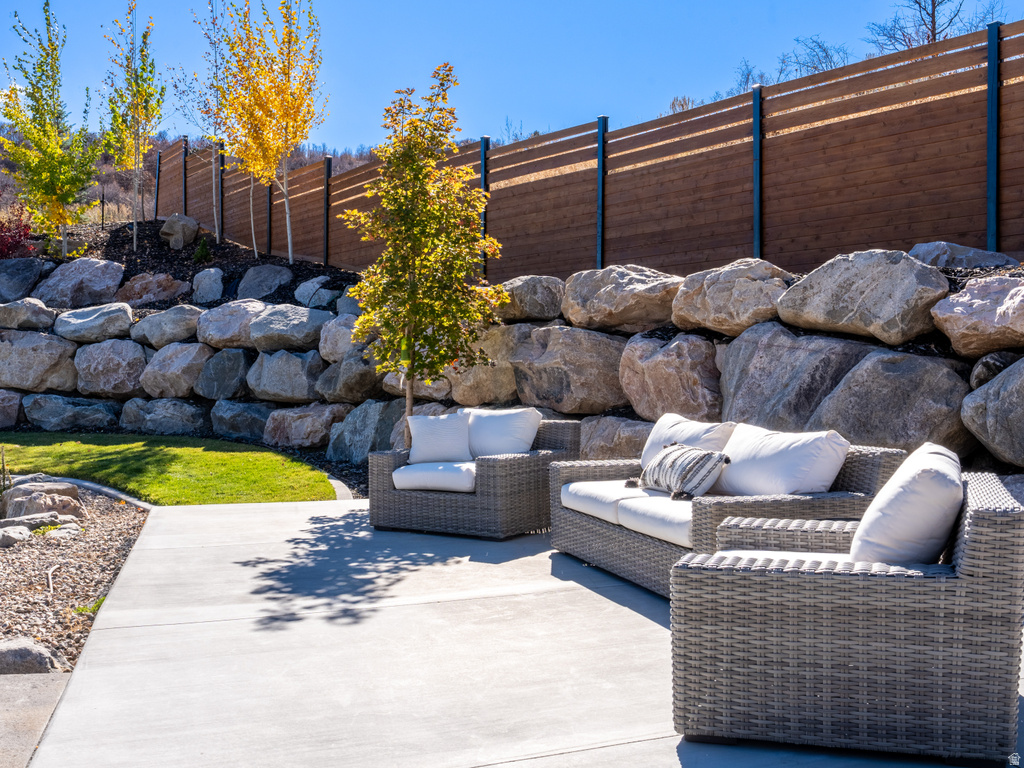 6861 E SUMMIT PEAK CIR Huntsville, UT 84317