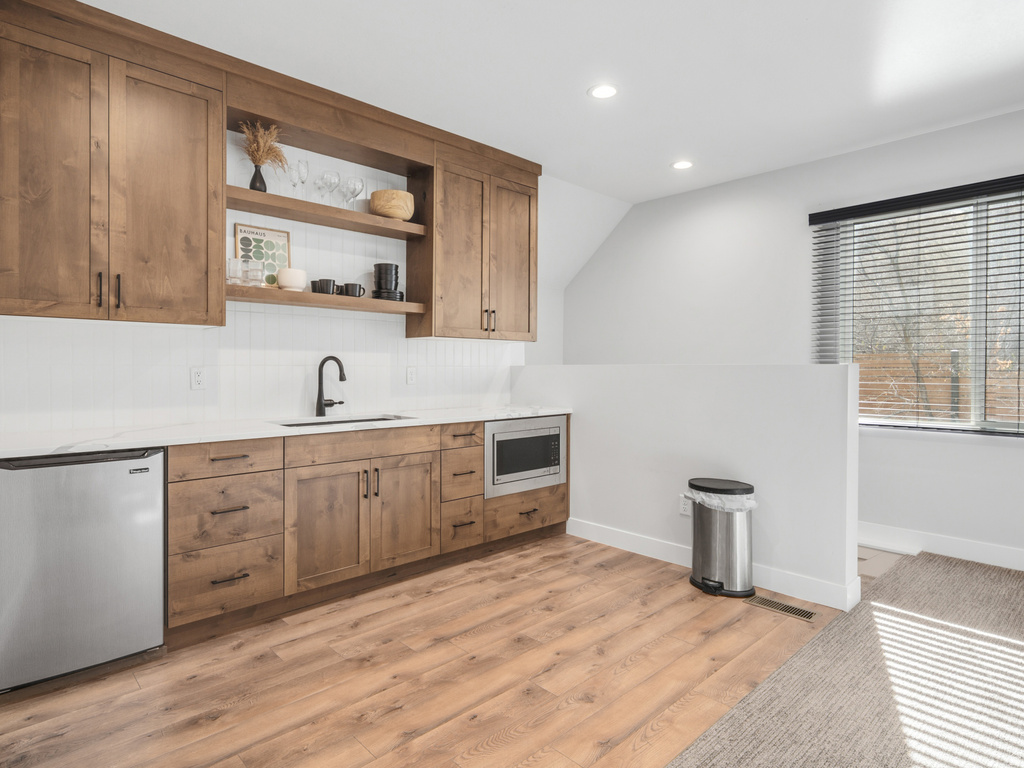 6861 E SUMMIT PEAK CIR Huntsville, UT 84317