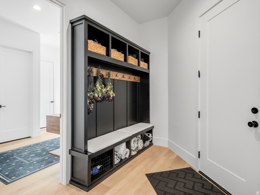 6861 E SUMMIT PEAK CIR Huntsville, UT 84317