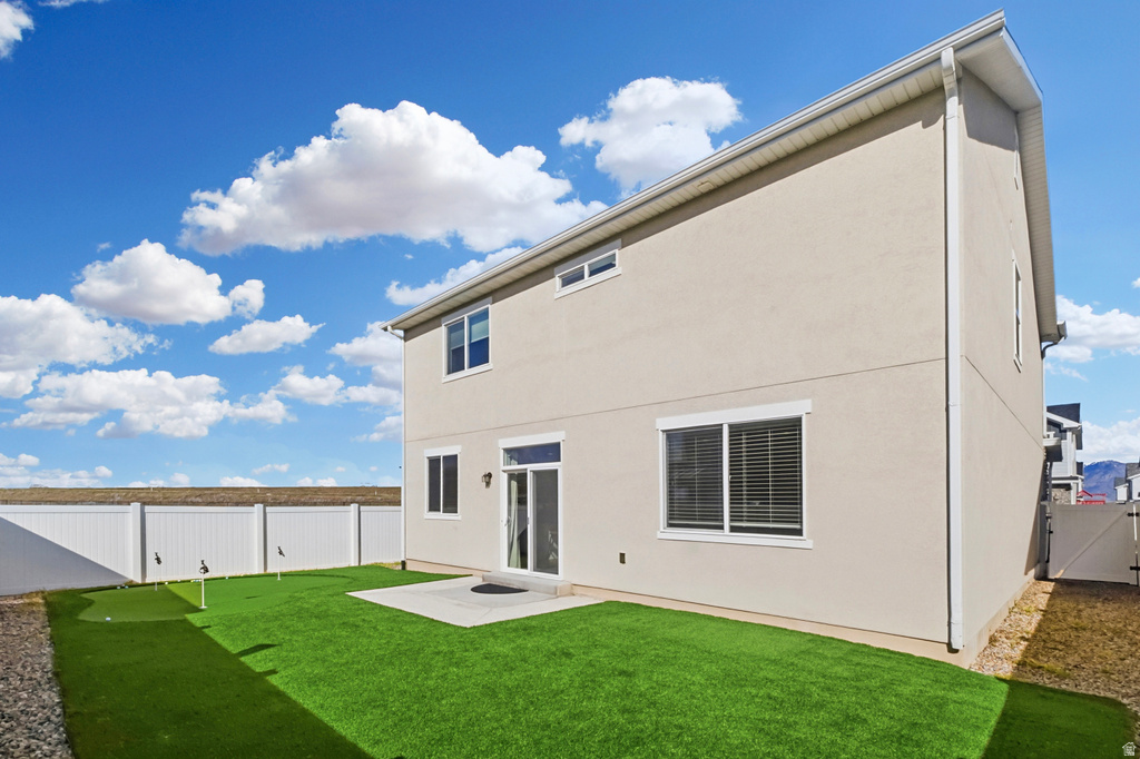 2126 W LYDIA LN Syracuse, UT 84075