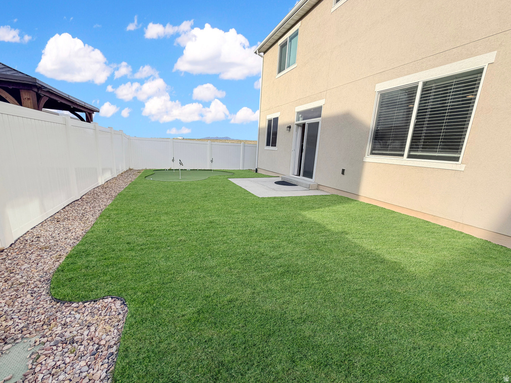 2126 W LYDIA LN Syracuse, UT 84075