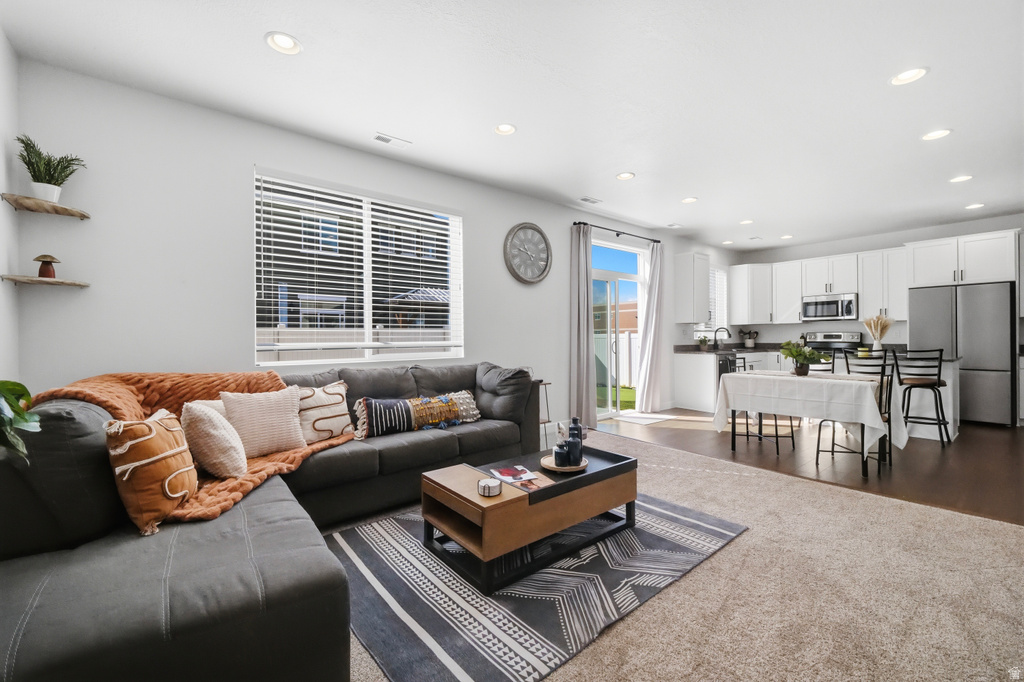 2126 W LYDIA LN Syracuse, UT 84075