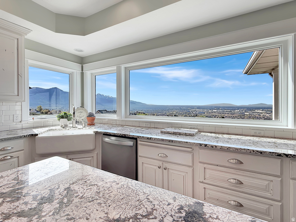 1113 W FAWN DR Pleasant View, UT 84414