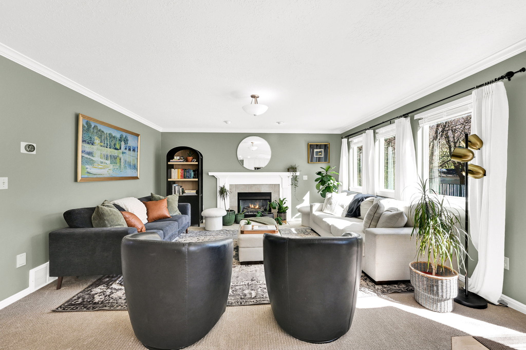 6262 S 2050 E Uintah, UT 84403