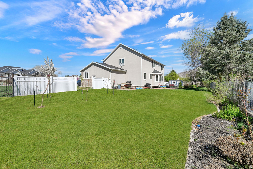 6262 S 2050 E Uintah, UT 84403