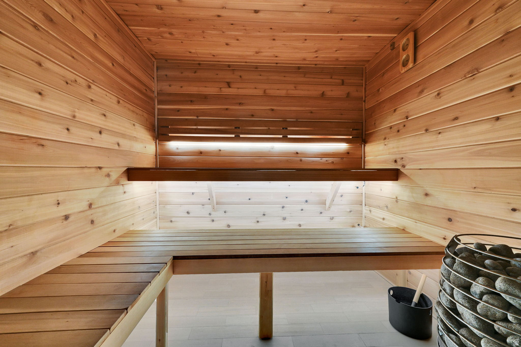 6262 S 2050 E Uintah, UT 84403