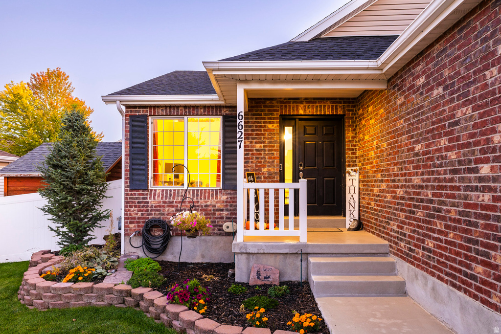 6627 W VALLEY OAK DR West Jordan, UT 84081