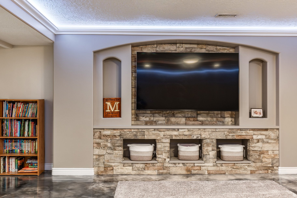 6627 W VALLEY OAK DR West Jordan, UT 84081